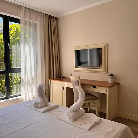 White Rock Castle - Pool &