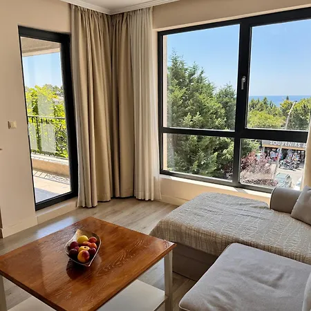 White Rock Castle - Pool & Apartment Balchik