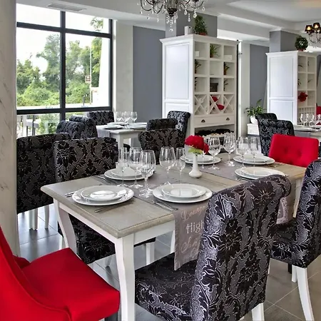 White Rock Castle - Pool & *