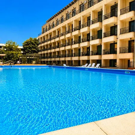 Apartment White Rock Castle - Pool &