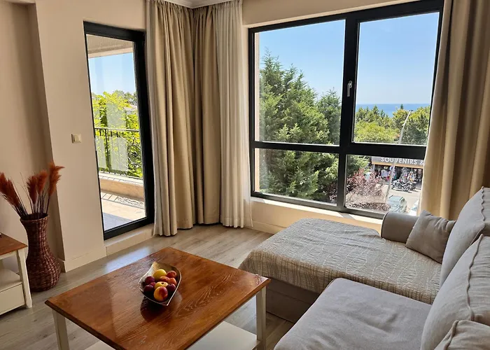 White Rock Castle - Pool & Apartment Balchik