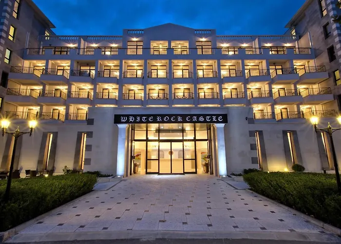 White Rock Castle - Pool & Apartment